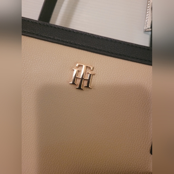 Tommy Hilfiger Tote - Picture 9 of 16